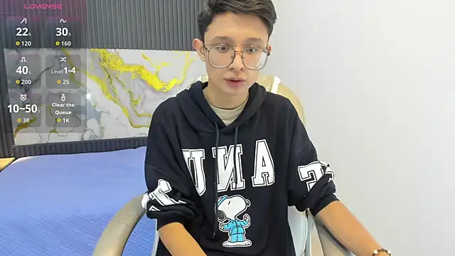 SantiagoRusso18 online show from September 29, 12:32 pm