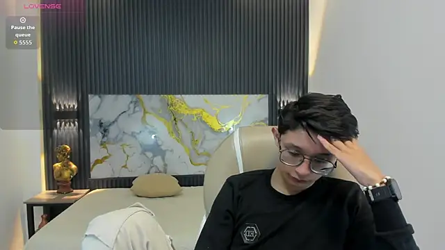 SantiagoRusso18 online show from October 15, 12:05 pm