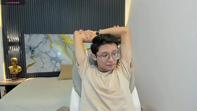 SantiagoRusso18 online show from October 18, 12:06 pm