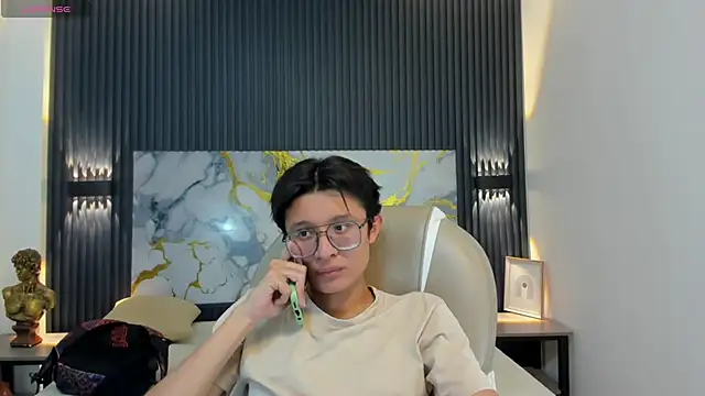 SantiagoRusso18 online show from November 28, 2:47 am