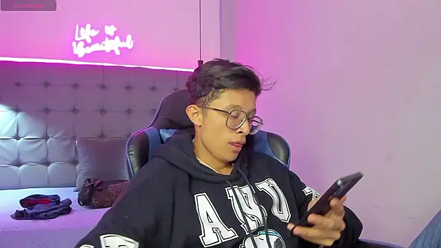 SantiagoRusso18 online show from February 24, 1:09 pm