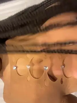 Snapshot of Idonotcherishu chatting on November 17, 10:21 am Idonotcherishu online show from November 17, 10:21 am