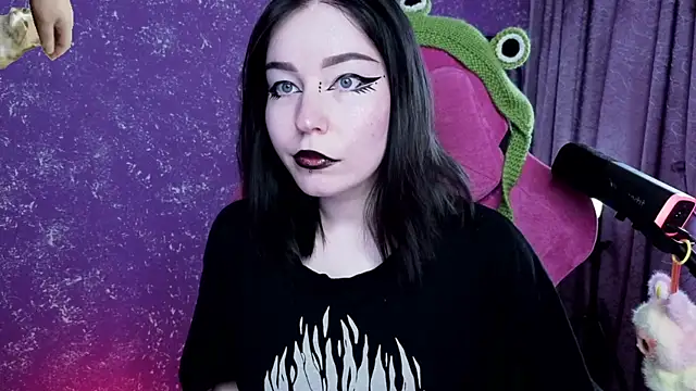 Snapshot of MargarettRose chatting on June 24, 1:59 am MargarettRose online show from June 24, 1:59 am