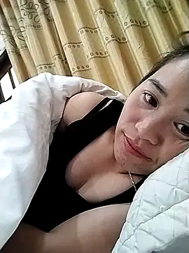 tuyetnhi-00 online show from November 2, 4:15 am