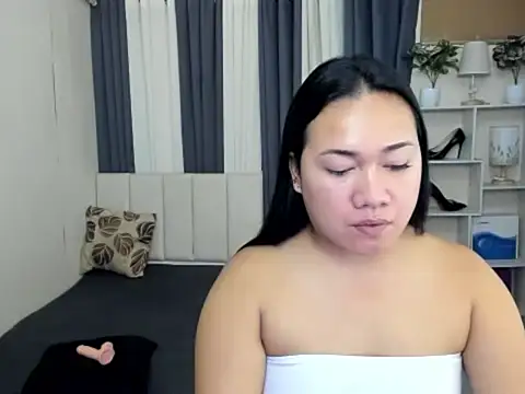 TsUncutKaren online show from February 10, 6:06 am