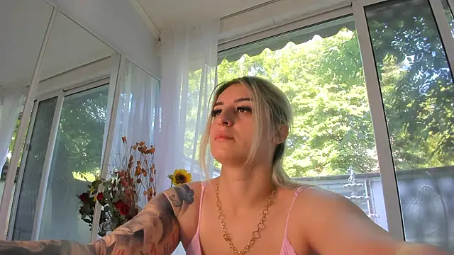 Snapshot of Ella_Vee chatting on May 25, 5:46 am Ella Vee online show from May 25, 5:46 am
