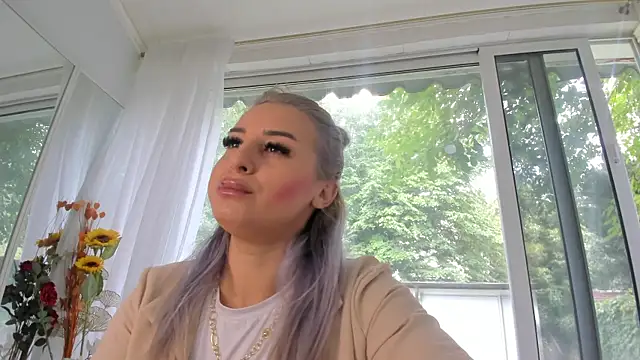Snapshot of Ella_Vee chatting on July 23, 5:38 am Ella Vee online show from July 23, 5:38 am