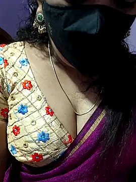 luci-queen online show from September 24, 4:38 am