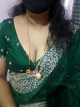 Snapshot of luci-queen chatting on May 19, 7:37 am luci-queen online show from May 19, 7:37 am
