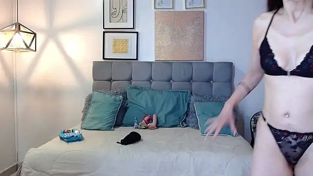  naomi s online show from March 31, 1:22 pm