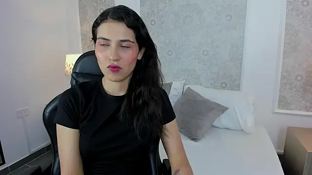 desireee  online show from May 6, 7:19 pm