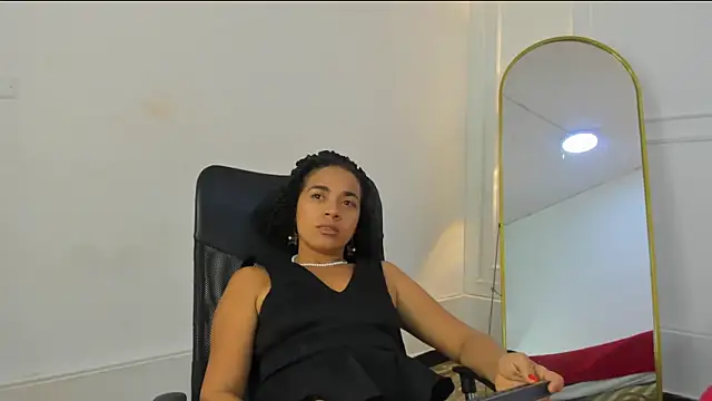 Snapshot of charlotte_dante212 chatting on July 19, 5:44 am charlotte dante212 online show from July 19, 5:44 am