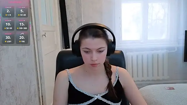 CutieAnny online show from December 19, 4:41 am