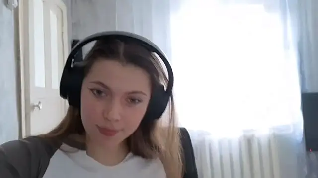 CutieAnny online show from December 23, 6:00 am