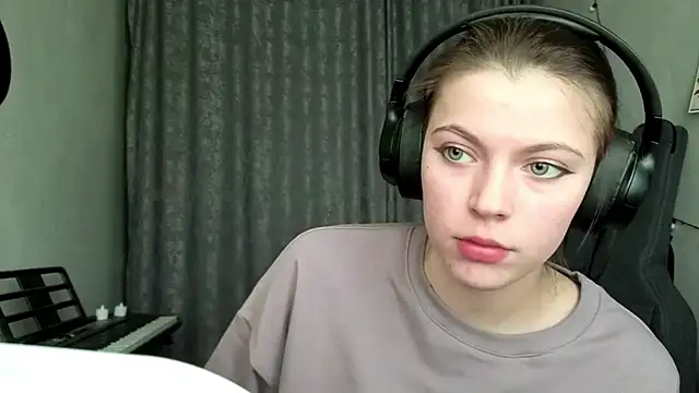 CutieAnny online show from February 3, 6:11 am