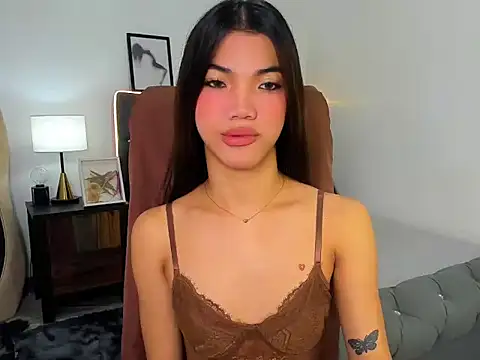 Snapshot of CassieSommereux chatting on October 9, 6:33 am CassieSommereux online show from October 9, 6:33 am