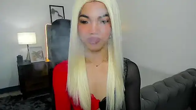 Snapshot of CassieSommereux chatting on October 13, 4:34 am CassieSommereux online show from October 13, 4:34 am