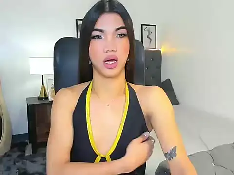 Snapshot of CassieSommereux chatting on October 20, 4:02 am CassieSommereux online show from October 20, 4:02 am