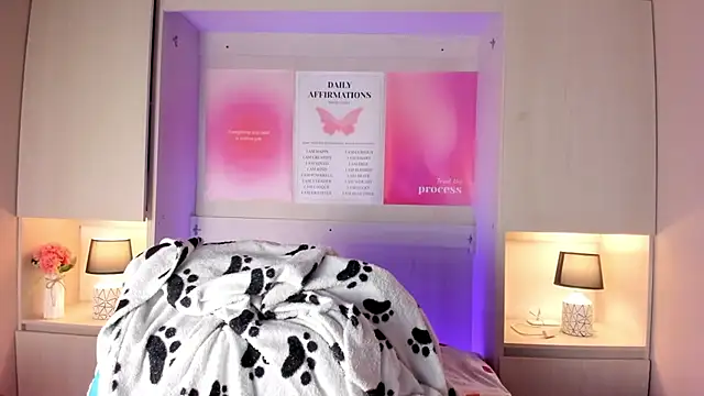 Snapshot of LexxaQueen chatting on November 23, 4:12 am LexxaQueen online show from November 23, 4:12 am