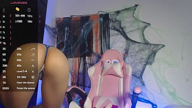 Snapshot of Aprill18_ chatting on October 28, 1:03 pm Aprill18 online show from October 28, 1:03 pm