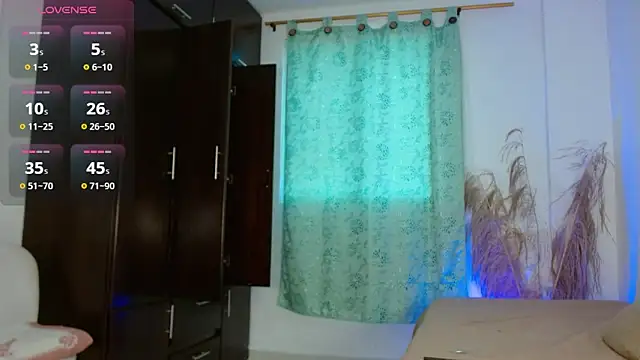 Snapshot of Aprill18_ chatting on November 5, 12:49 pm Aprill18 online show from November 5, 12:49 pm