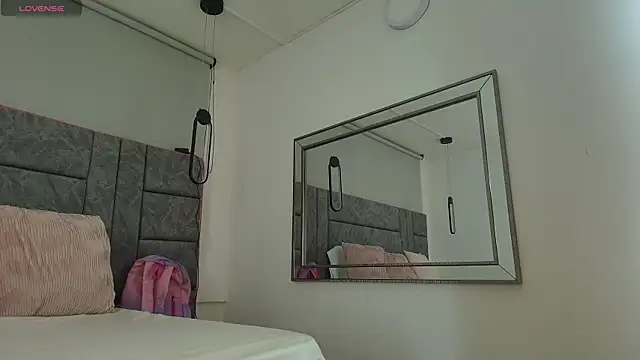 Snapshot of alaska__williams__ chatting on November 8, 1:06 am alaska williams online show from November 8, 1:06 am