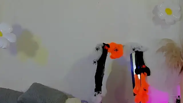 Snapshot of Naomi_Flame chatting on October 28, 8:44 pm Naomi Flame online show from October 28, 8:44 pm