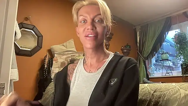 Snapshot of xl_uk_top_trans chatting on September 11, 8:14 am xl uk top trans online show from September 11, 8:14 am