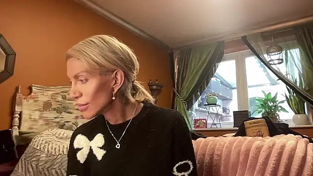 Snapshot of xl_uk_top_trans chatting on January 10, 11:23 am xl uk top trans online show from January 10, 11:23 am