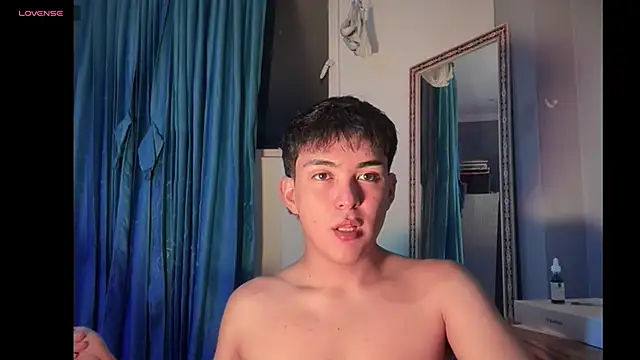 Snapshot of ivy_xo chatting on December 20, 12:07 am ivy xo online show from December 20, 12:07 am