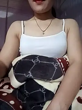 Snapshot of LucyyLy chatting on January 17, 12:04 am LucyyLy online show from January 17, 12:04 am