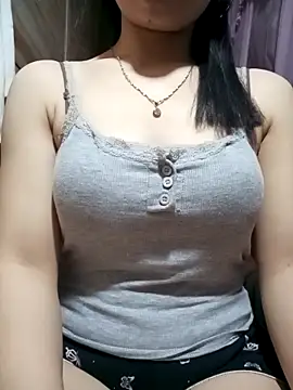 Snapshot of LucyyLy chatting on February 28, 1:17 am LucyyLy online show from February 28, 1:17 am