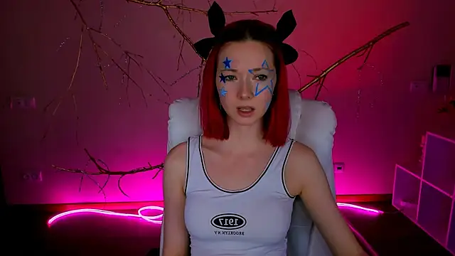 Snapshot of KimBoydd chatting on November 28, 8:17 am KimBoydd online show from November 28, 8:17 am