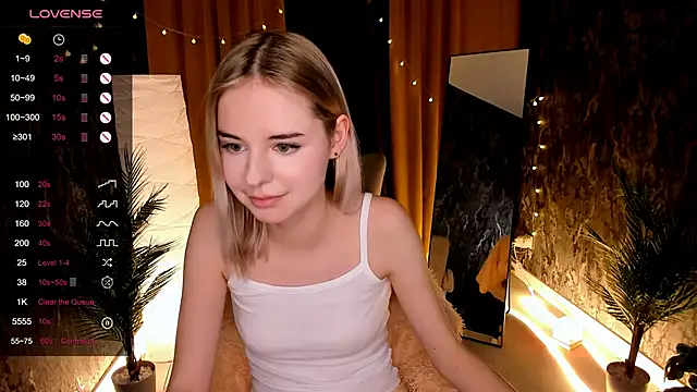 Snapshot of LillianShine chatting on November 6, 12:17 pm LillianShine online show from November 6, 12:17 pm