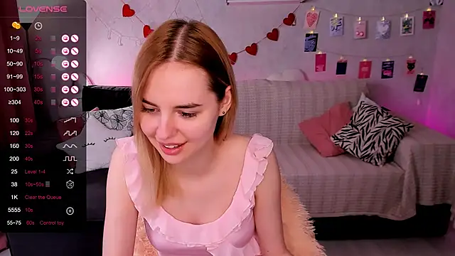 Snapshot of LillianShine chatting on May 15, 8:54 am LillianShine online show from May 15, 8:54 am
