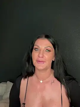 Snapshot of Nola_Luxx-offiziell chatting on January 5, 6:22 pm Nola Luxx-offiziell online show from January 5, 6:22 pm