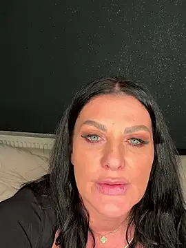 Snapshot of Nola_Luxx-offiziell chatting on January 8, 6:54 pm Nola Luxx-offiziell online show from January 8, 6:54 pm