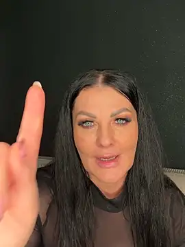 Snapshot of Nola_Luxx-offiziell chatting on February 4, 7:53 pm Nola Luxx-offiziell online show from February 4, 7:53 pm