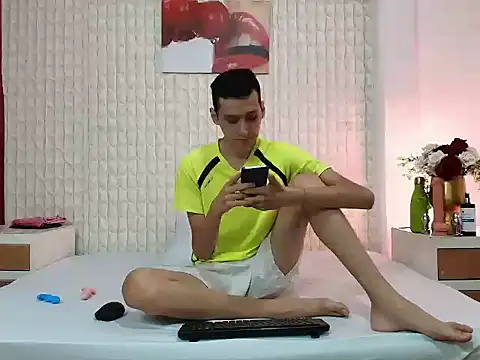 Snapshot of LuigiMarchetti chatting on November 12, 7:46 pm LuigiMarchetti online show from November 12, 7:46 pm