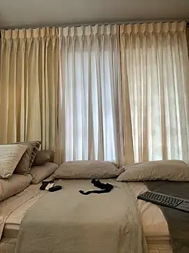 Tayler Kim online show from April 13, 6:35 pm