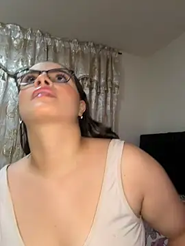 Tayler Kim online show from June 1, 8:32 pm