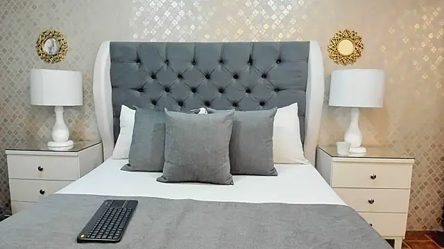 ZoeWilliis online show from October 3, 12:35 pm