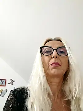 Snapshot of _sexyBLONDE46_ chatting on October 4, 7:23 pm sexyBLONDE46 online show from October 4, 7:23 pm