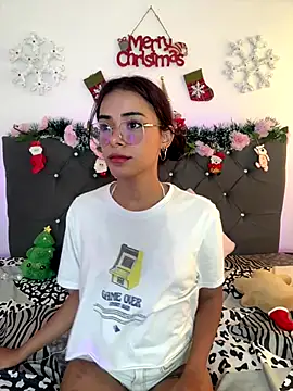 Snapshot of Im_Lyan chatting on December 13, 7:53 pm Im Lyan online show from December 13, 7:53 pm