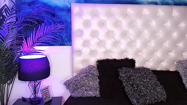 Snapshot of Valeria_Swett_ chatting on November 14, 12:31 am Valeria Swett online show from November 14, 12:31 am