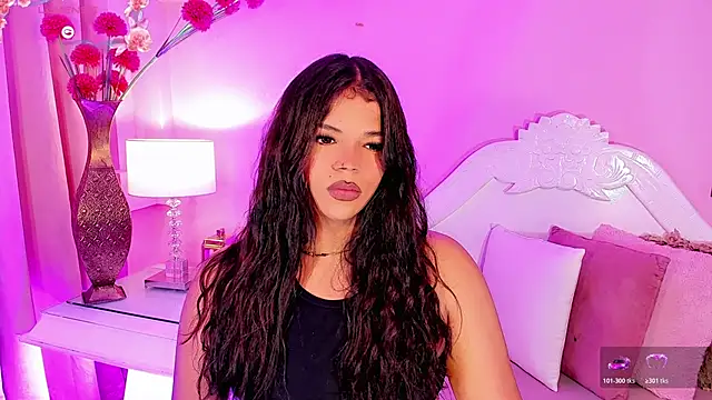 Snapshot of Valeria_Swett_ chatting on May 7, 8:47 pm Valeria Swett online show from May 7, 8:47 pm