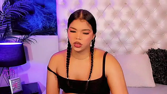 Snapshot of Valeria_Swett_ chatting on May 18, 8:25 pm Valeria Swett online show from May 18, 8:25 pm