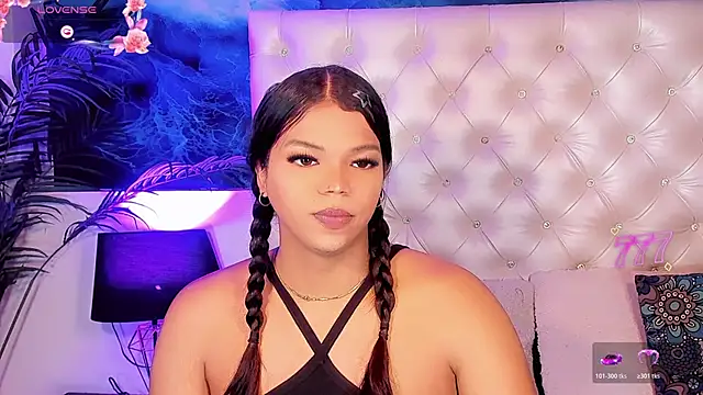 Snapshot of Valeria_Swett_ chatting on June 1, 8:10 pm Valeria Swett online show from June 1, 8:10 pm