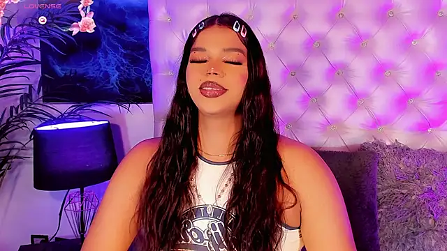 Valeria Swett  online show from July 11, 8:44 pm