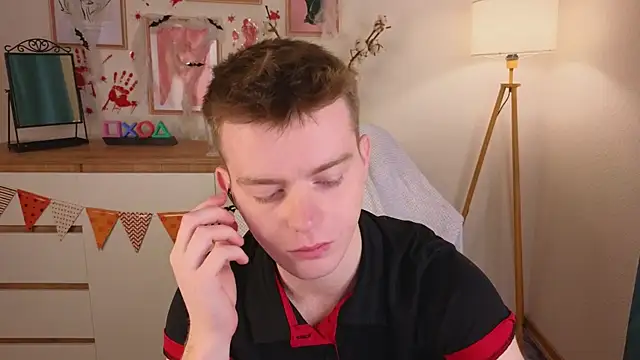 happy de1mos online show from October 27, 9:41 pm